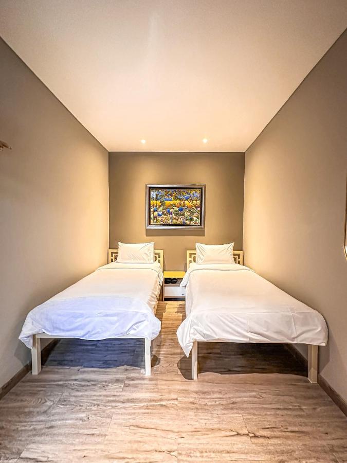 Lugano Arte Homestay Jakarta Bagian luar foto