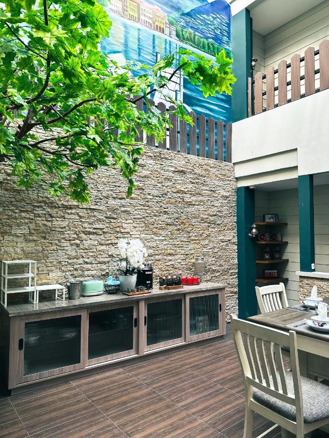 Lugano Arte Homestay Jakarta Bagian luar foto