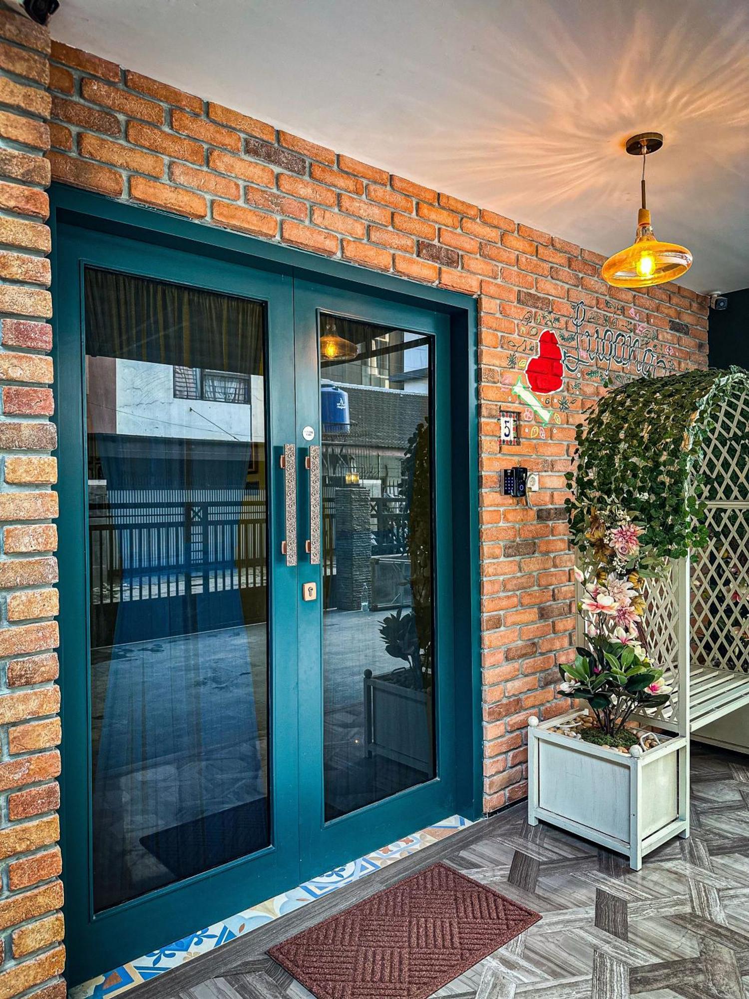 Lugano Arte Homestay Jakarta Bagian luar foto