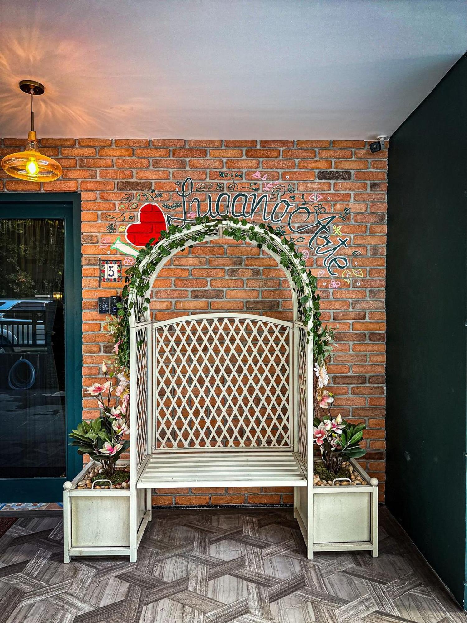 Lugano Arte Homestay Jakarta Bagian luar foto
